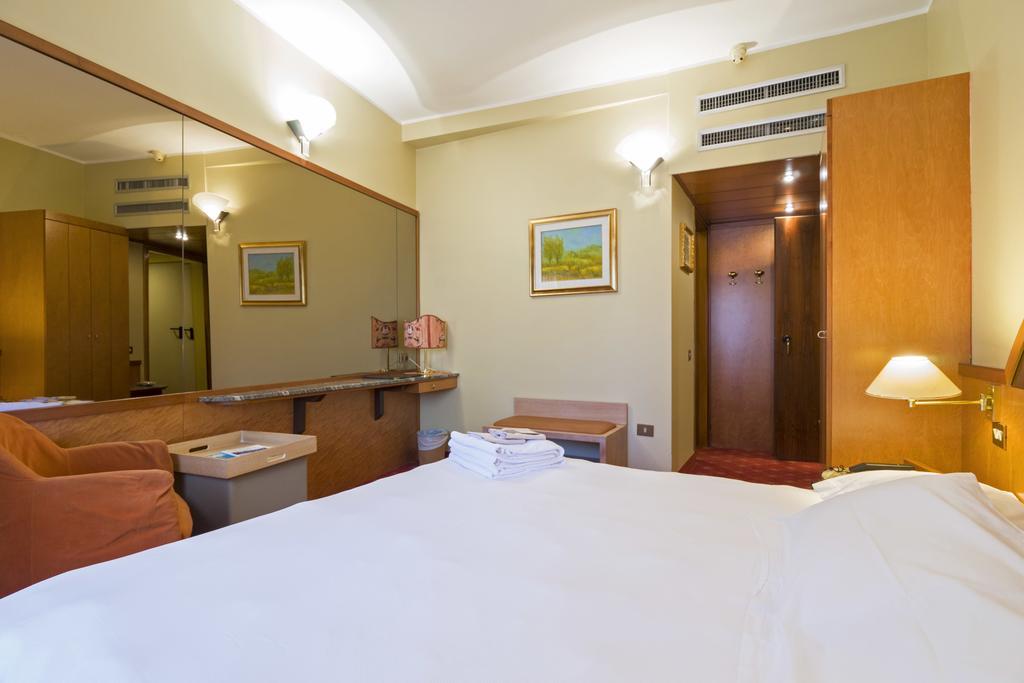 Hotel Carrobbio Milan Exterior photo