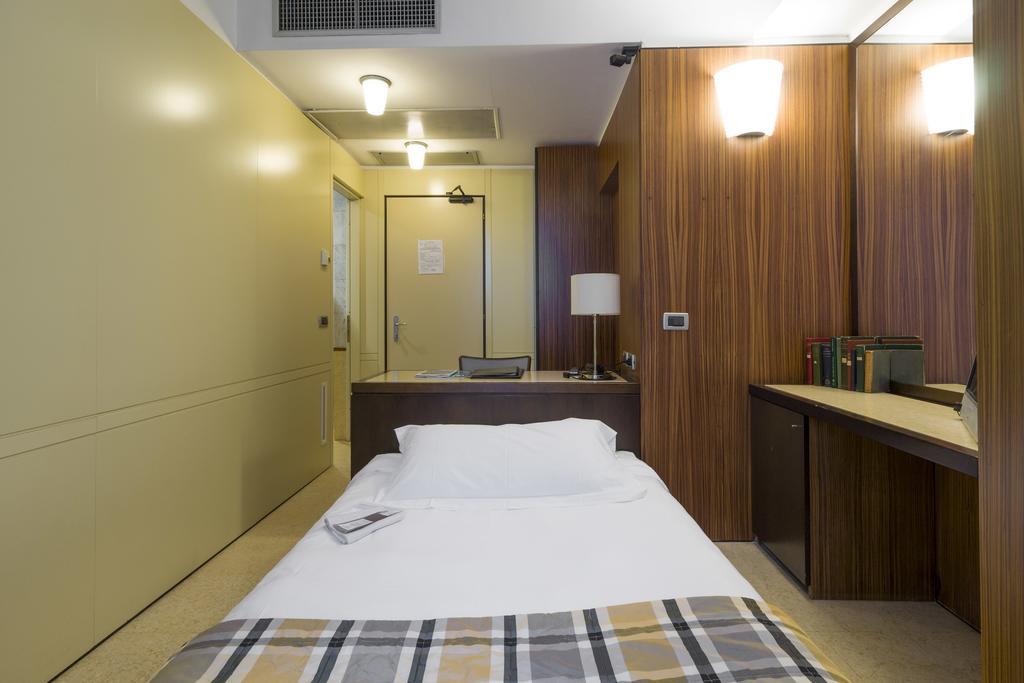 Hotel Carrobbio Milan Exterior photo